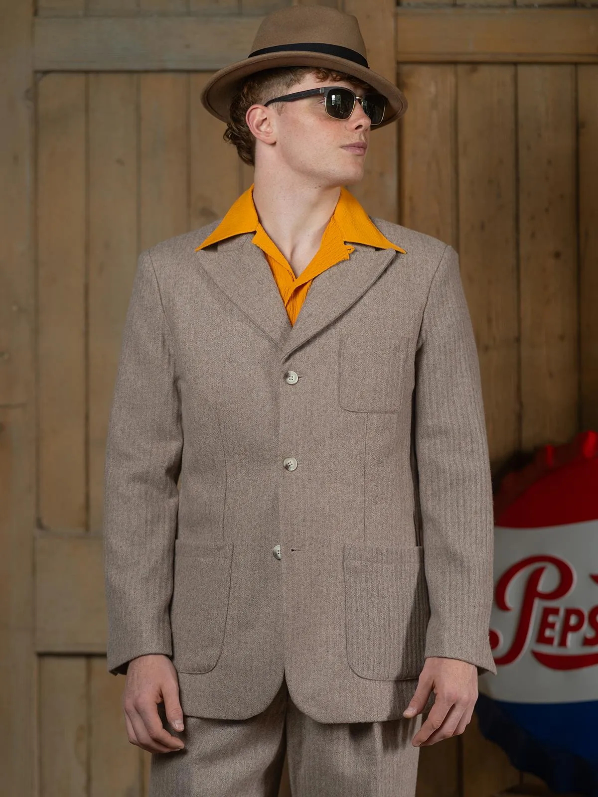 1940s Vintage Gallivant Beige Wool Peak Lapel Suit - Regular