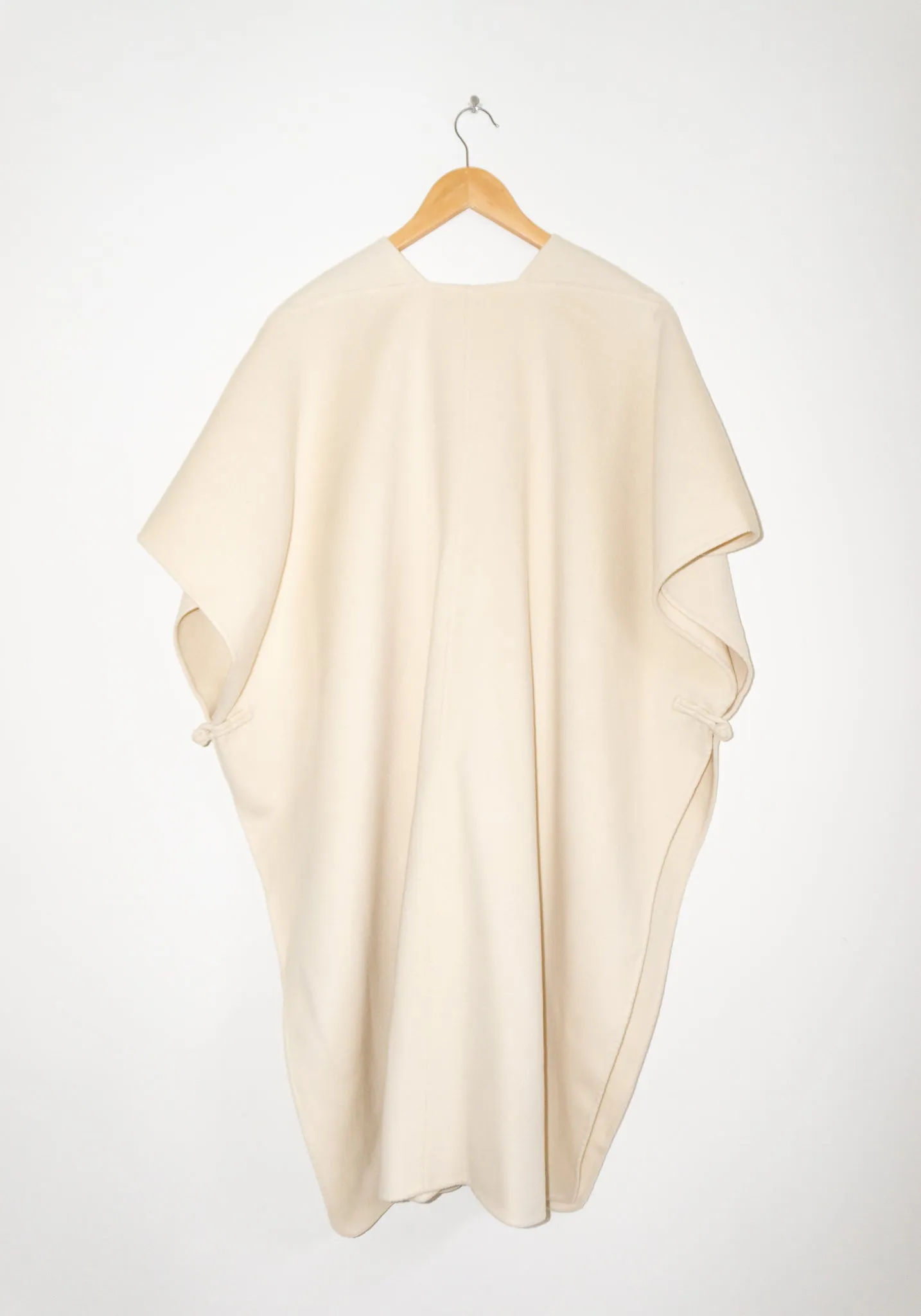 Robertas Poncho in Pearl