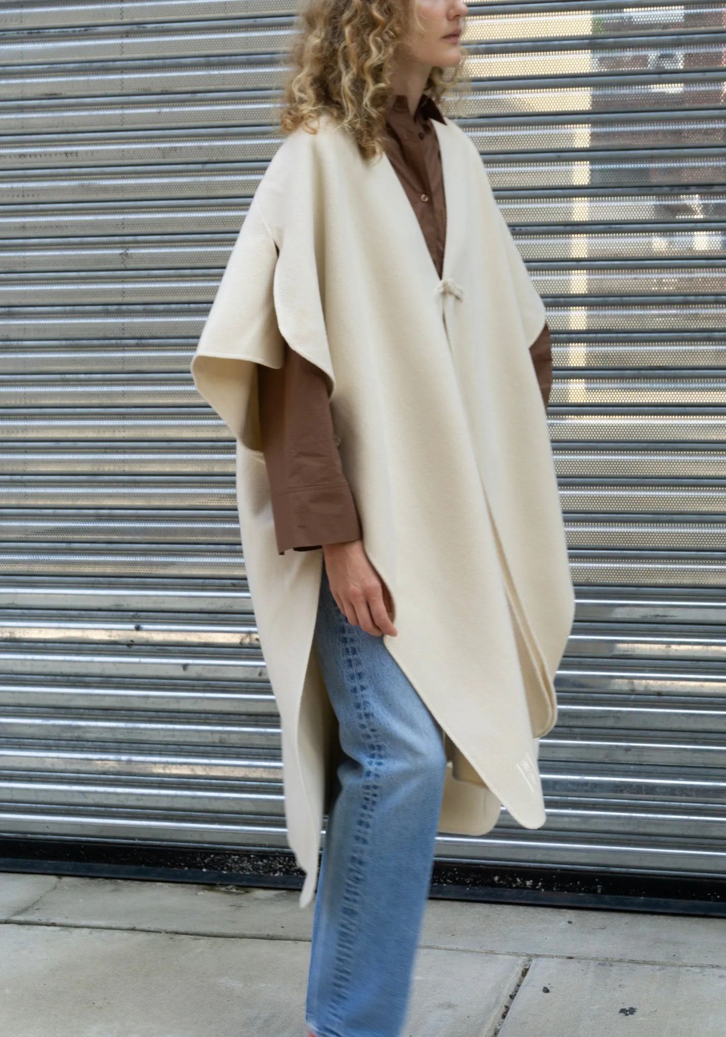 Robertas Poncho in Pearl